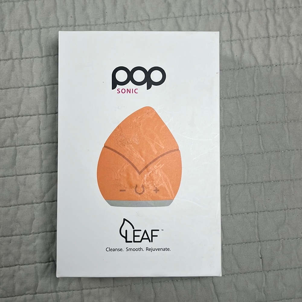 NWT Pop Sonic Leaf Beauty Skincare System Facial Cleansing Device, Orange